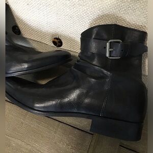 Men’s UNION Tibbs Buckle BT black leather ankle boot EUC